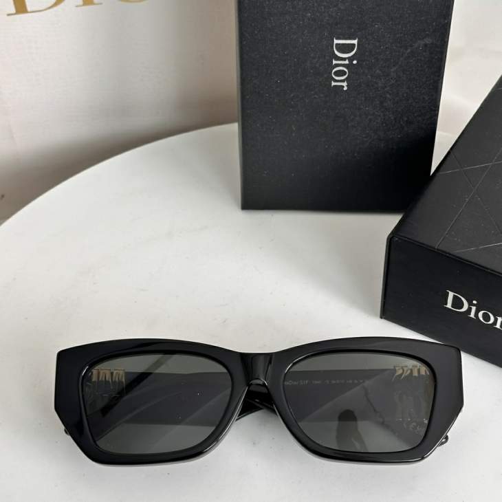 Picture of Dior Sunglasses _SKUfw77817705fw